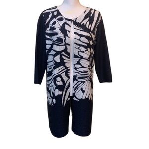 Chico’s Travelers navy/white Longline puckered knit jacket, size 1, small